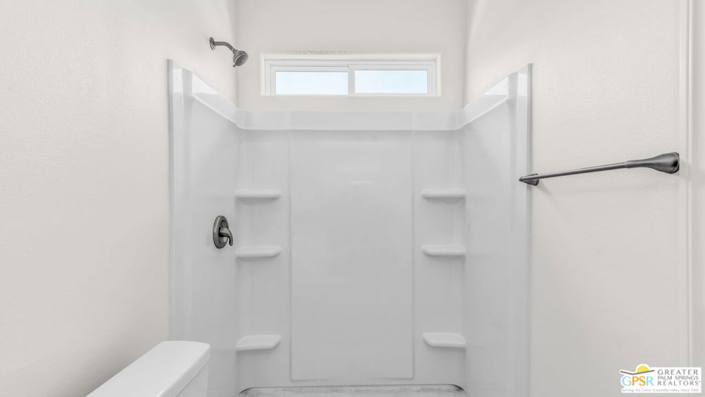 https://media.crmls.org/mediaz/c4f91a1e-e3b5-42a4-b2a4-d3b40b71c75b.jpg?preset=X-Large