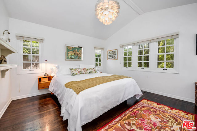 4150 Elmer Avenue, Studio City CA: https://media.crmls.org/mediaz/c4f920dc-6a79-4309-b288-1afca5038182.jpg