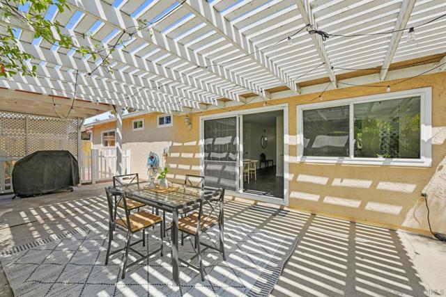 13250 Powers Ct, Poway CA: https://media.crmls.org/mediaz/c4f981db-d0c4-4a00-af66-deac2519870d.jpg