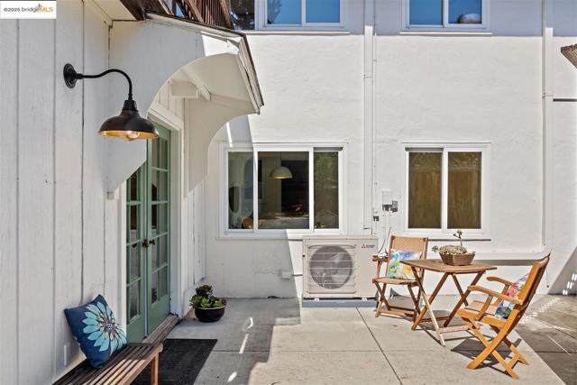 2871 Stephen Dr, Richmond CA: https://media.crmls.org/mediaz/c4f9c26c-d188-4303-b4ed-90e34440b609.jpg