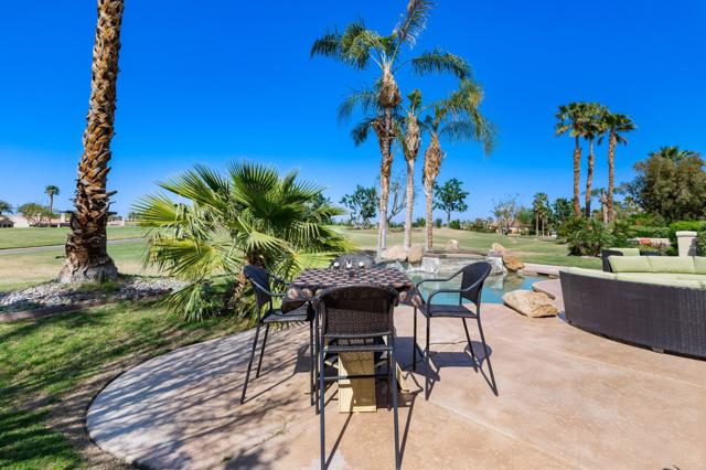 80080 Riviera, La Quinta CA: https://media.crmls.org/mediaz/c4fa57ab-9190-4051-803d-6907482e4ec8.jpg