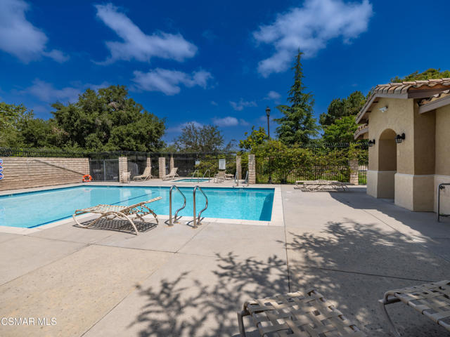 1368 Ashton Park Lane, Newbury Park CA: https://media.crmls.org/mediaz/c4fa8532-348e-4832-aef9-7f5748e55293.jpg
