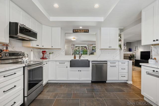 12007 Caminito Campana, San Diego CA: https://media.crmls.org/mediaz/c4fa8e73-570d-441f-9c6f-0a1e6f58c0fa.jpg