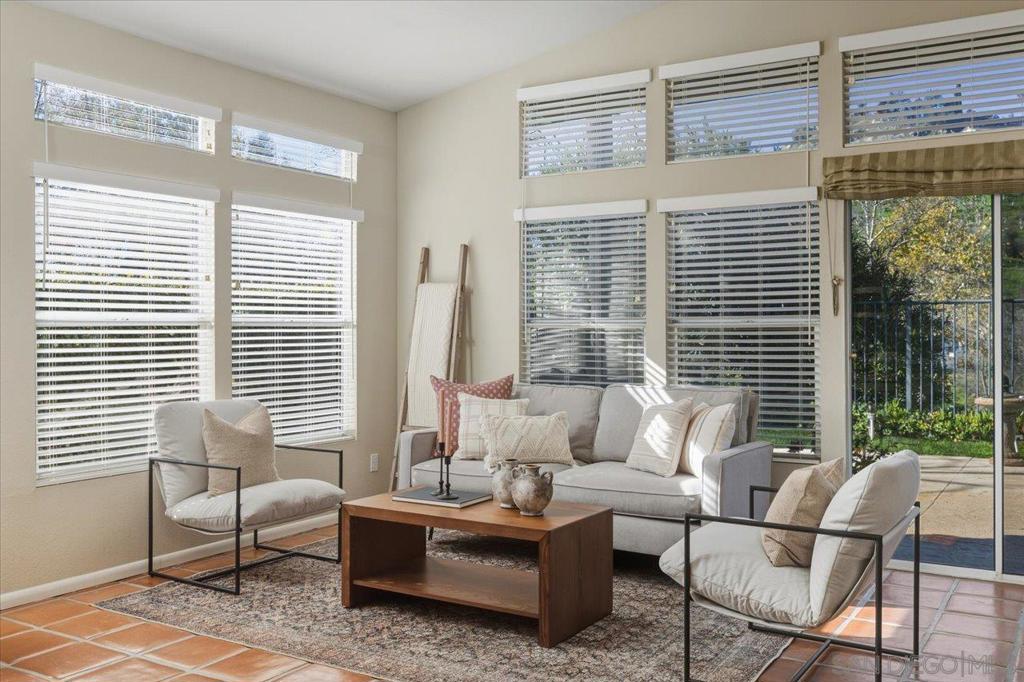 https://media.crmls.org/mediaz/c4fabf54-4d7a-4a6b-b6ac-a15a6346c7f9.jpg?preset=X-Large