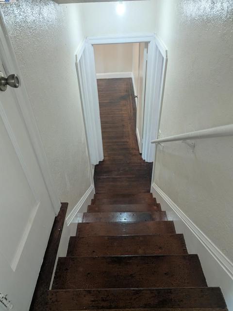 7818 Arthur St, Oakland CA: https://media.crmls.org/mediaz/c4faf5f8-99b5-414c-a70d-eb21e1c85aa4.jpg