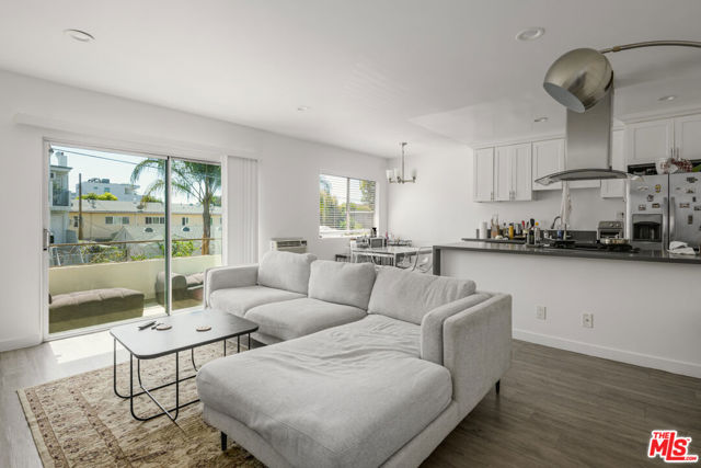 10225 Regent Street photo 4