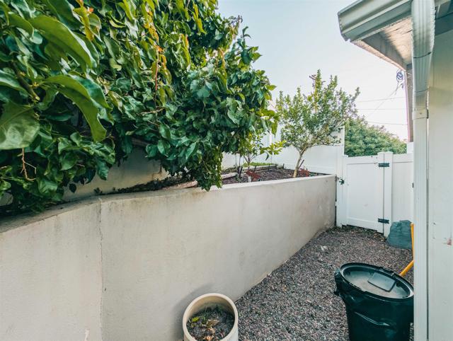 8635 La Butte Lane, Santee CA: https://media.crmls.org/mediaz/c4fb07b6-e548-4c11-a7bc-0fd27a5fed0e.jpg