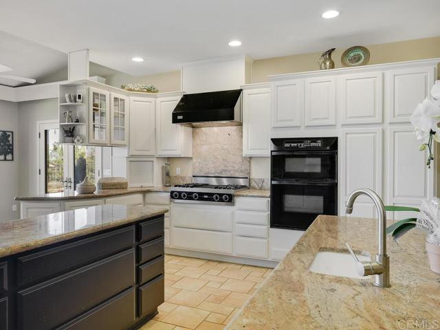 31755 Rancho Vista Road, Temecula CA: https://media.crmls.org/mediaz/c4fb0a27-a375-493d-a1f5-c89ce29ee3cd.jpg