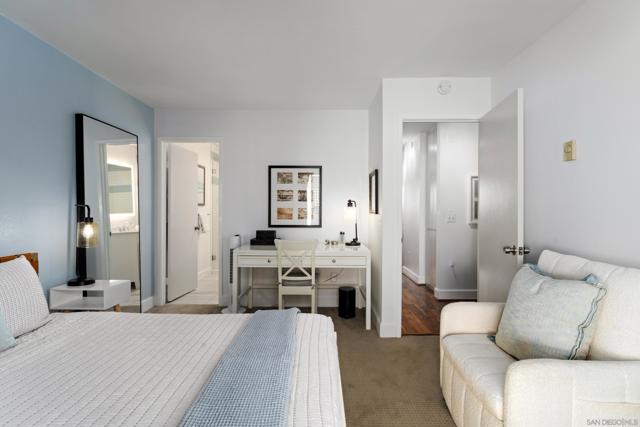 2399 Jefferson St, Carlsbad CA: https://media.crmls.org/mediaz/c4fb24b8-4756-4076-9984-b136c19eedce.jpg