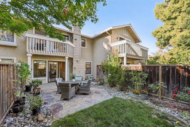34627 Pueblo Terrace, Fremont CA: https://media.crmls.org/mediaz/c4fb4163-a246-4e91-b473-79eb16befd35.jpg
