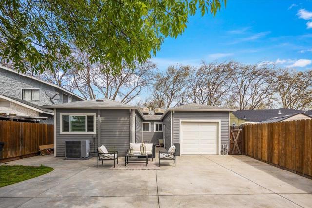 220 Lindbergh Street, San Mateo CA: https://media.crmls.org/mediaz/c4fba2ae-f97c-4916-bd3a-759ff3b0f1c8.jpg