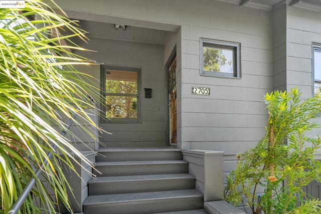 2705 Mathews St, Berkeley CA: https://media.crmls.org/mediaz/c4fbdd7c-12c6-4df8-b62a-44f6b476d624.jpg