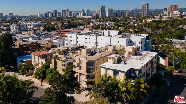 10307 Missouri Avenue, Los Angeles CA: https://media.crmls.org/mediaz/c4fc7272-79bf-439e-81f7-06c1580b74c4.jpg