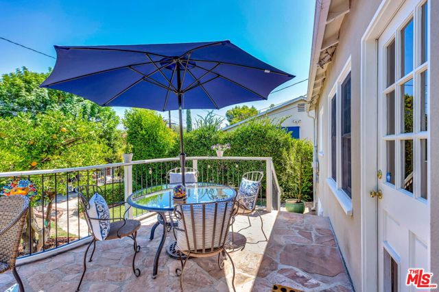 10257 Camarillo Street photo 26