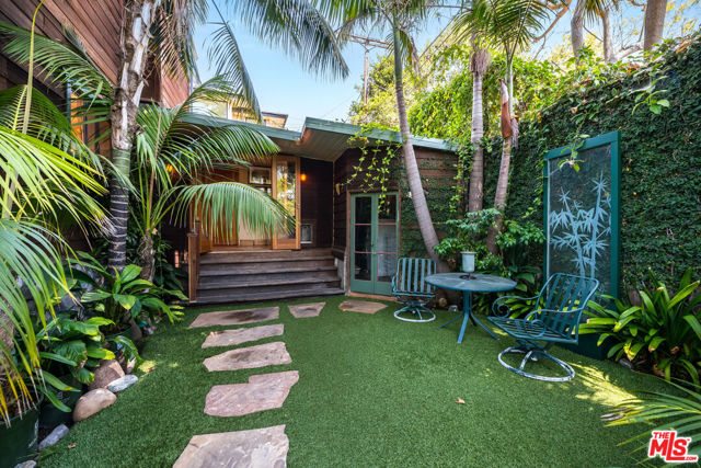 454 E Rustic Road, Santa Monica CA: https://media.crmls.org/mediaz/c4fccdd5-8d8f-4015-9c6f-472a49796edd.jpg