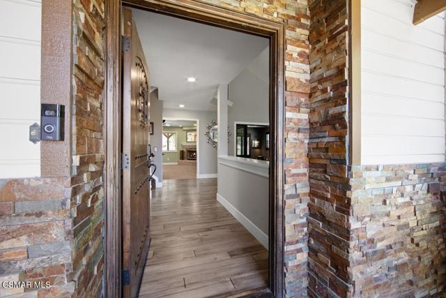 3085 Klamath Avenue, Simi Valley CA: https://media.crmls.org/mediaz/c4fd3318-92b3-4e5f-abd4-a97201f9eef8.jpg