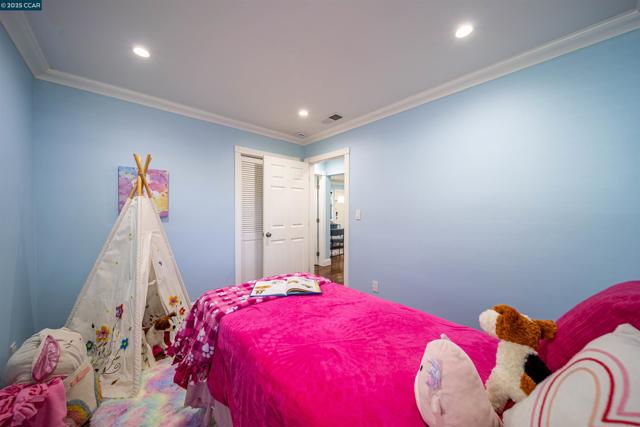 2421 Lincoln Ave, Richmond CA: https://media.crmls.org/mediaz/c4fd39d6-73a5-4587-8f40-4c8b9d16e203.jpg