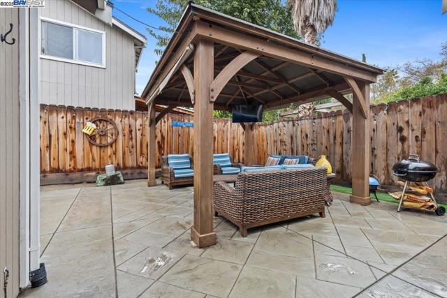 60 W South St, Tracy CA: https://media.crmls.org/mediaz/c4fd61c6-506a-47c2-80d5-894f083b2349.jpg