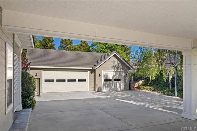 38161 Butterfly Court, Yucaipa CA: https://media.crmls.org/mediaz/c4fd781b-bde2-4569-a905-32796ea418b4.jpg
