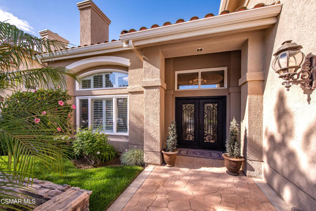 48 Golden Glen Drive, Simi Valley CA: https://media.crmls.org/mediaz/c4fe39a2-75d1-4ac7-a294-330349f11d87.jpg