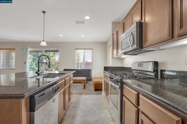 1030 Clear Lake Dr, Oakley CA: https://media.crmls.org/mediaz/c4ff39a4-357f-47b7-9b7d-2f819aaae0c5.jpg