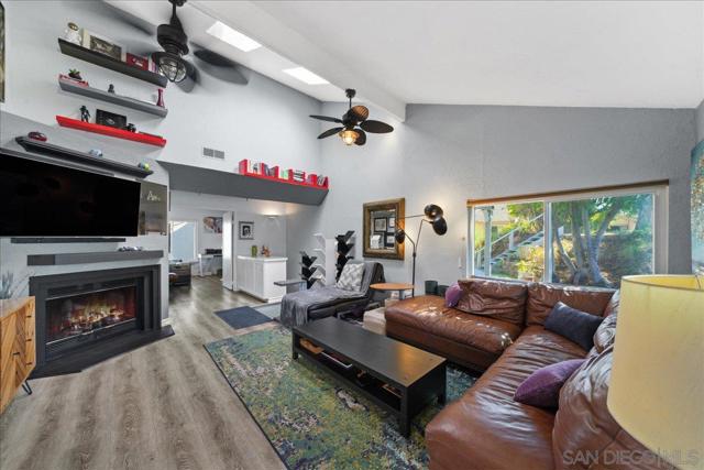 5440 Baltimore Dr, La Mesa CA: https://media.crmls.org/mediaz/c4ff49b9-c07b-4fff-9bdd-dba2bfa0dd05.jpg