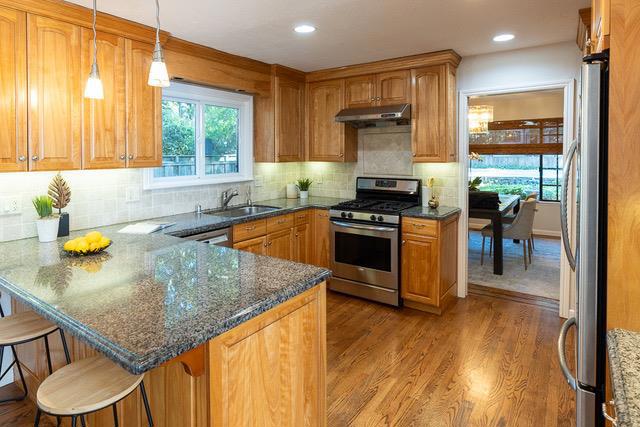 3523 Oak Drive, Menlo Park CA: https://media.crmls.org/mediaz/c4ff8dcb-16ad-45ff-bcf1-470bbea5d7b1.jpg