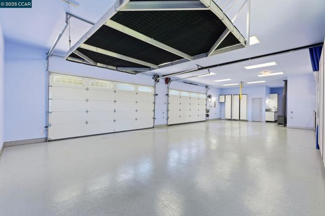 1975 Holly Creek Pl, Concord CA: https://media.crmls.org/mediaz/c4ffdb88-34a1-482a-8649-df67db1fbc06.jpg