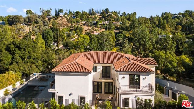 4351 Vanalden Avenue, Tarzana CA: https://media.crmls.org/mediaz/c4ffe1b6-72b6-4a0d-a7bc-e672c2274fde.jpg