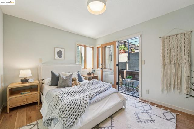 19 Highland Blvd, Kensington CA: https://media.crmls.org/mediaz/c50024a0-5885-40fd-ad3a-03f6a3a232ad.jpg