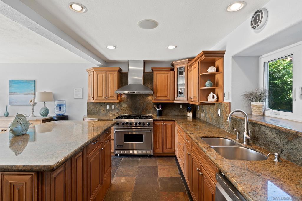 645 Loring St - photo 3