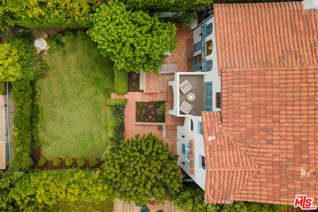 3716 Effingham Place, Los Angeles CA: https://media.crmls.org/mediaz/c5006c9f-f894-4604-8709-0bd4a71cf2d2.jpg