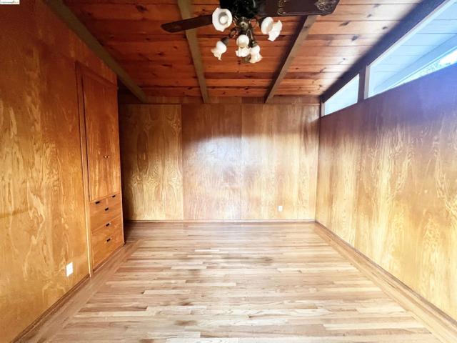 58 Pomona St, Crockett CA: https://media.crmls.org/mediaz/c500c734-de58-4d7d-8234-eacc953943a7.jpg