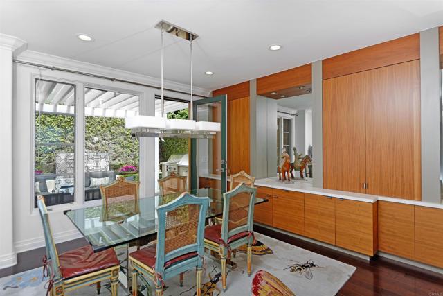 7127 Fay Avenue, La Jolla CA: https://media.crmls.org/mediaz/c500e870-b06d-413f-b720-c3add6d68961.jpg