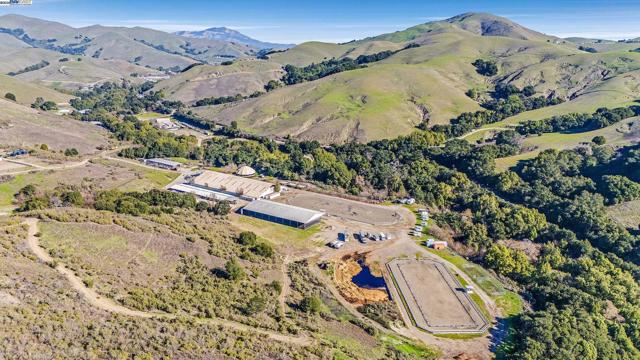 10250 Crow Canyon Rd, Castro Valley CA: https://media.crmls.org/mediaz/c5012b31-fb42-4f16-aedf-1fb84bdc68f5.jpg