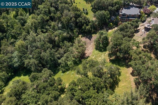 18 Diablo Oaks Way, Lafayette CA: https://media.crmls.org/mediaz/c50188be-1769-492b-aafc-4d24da01223c.jpg
