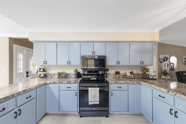 54660 Avenida Madero, La Quinta CA: https://media.crmls.org/mediaz/c5029f50-d5b0-4031-859c-6729f7adac24.jpg