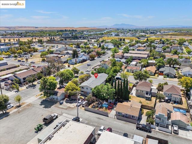 812 Delaware St, Fairfield CA: https://media.crmls.org/mediaz/c502fdf4-f2dd-4d50-8d2e-6ce0c0c66d44.jpg