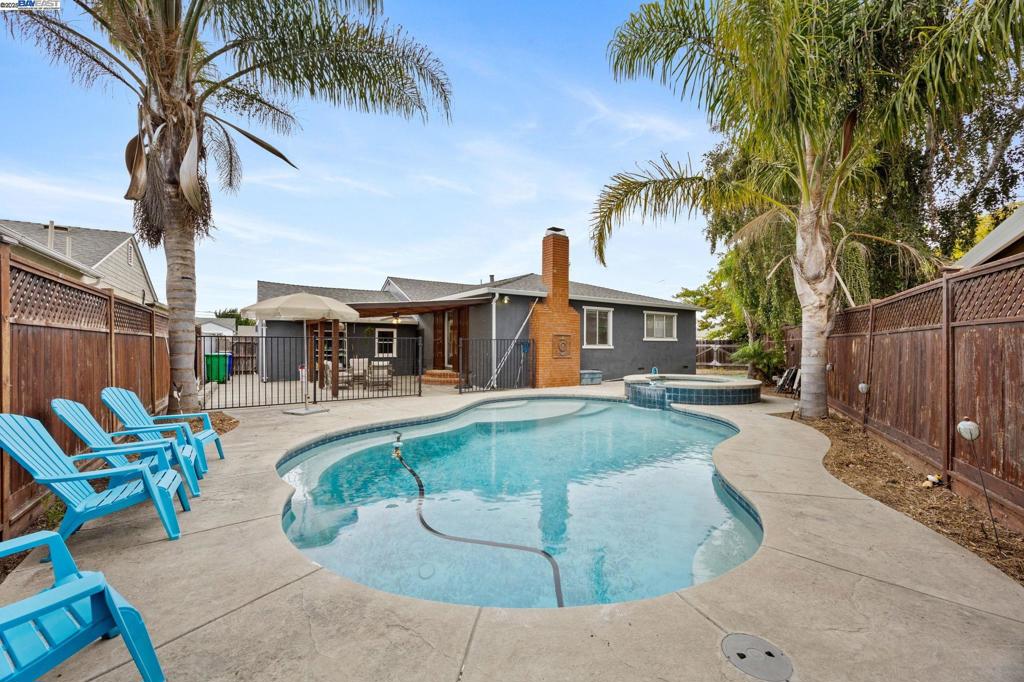 15102 Chapel Ct