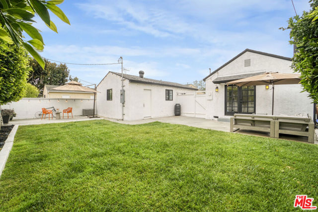 7868 Naylor Avenue, Los Angeles CA: https://media.crmls.org/mediaz/c5039790-f489-4e34-9308-6eb827db38e5.jpg