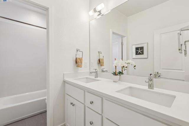 2145 Linden St, Livermore CA: https://media.crmls.org/mediaz/c503cb1f-1c1c-4cd9-bce6-23333d870ebc.jpg