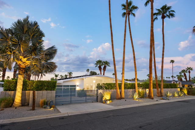 1160 E Marion Way, Palm Springs CA: https://media.crmls.org/mediaz/c503d506-4df2-43d6-8fd2-8f97d691d15d.jpg
