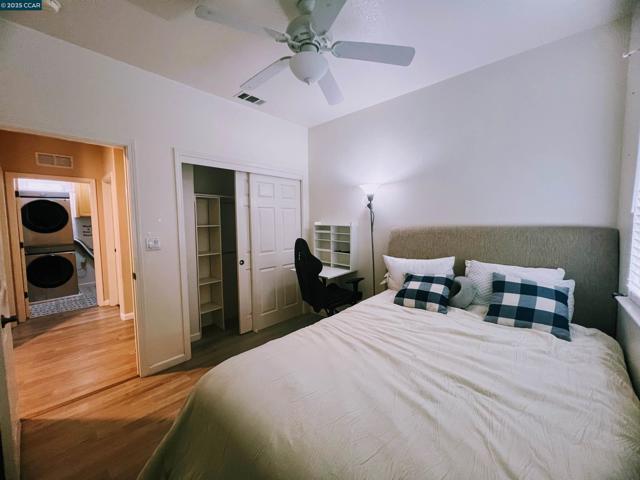 430 Chestnut Street, Brentwood CA: https://media.crmls.org/mediaz/c504125d-e1bf-44f0-aa8a-439f515cc271.jpg