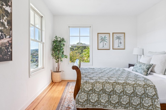28 Marina Court Dr, San Rafael CA: https://media.crmls.org/mediaz/c504d670-953c-4d9a-9717-024dbcc2a183.jpg