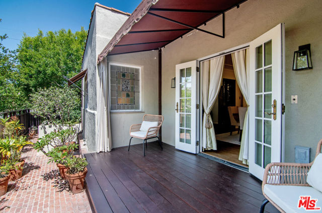 503 N Plymouth Boulevard, Los Angeles CA: https://media.crmls.org/mediaz/c504fdad-9545-4757-8c43-fff88ca0b9d8.jpg