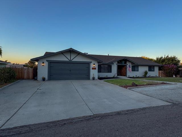 215 Rays Circle, Hollister CA: https://media.crmls.org/mediaz/c505d8bb-7e6f-45d4-8188-393d96cdd4fc.jpg