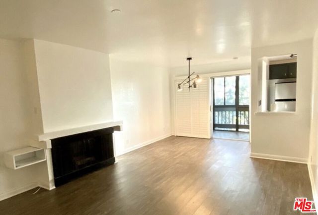 10205 Summertime Lane, Culver City CA: https://media.crmls.org/mediaz/c505e389-3e2c-42ad-a312-c92f1d5a80bb.jpg