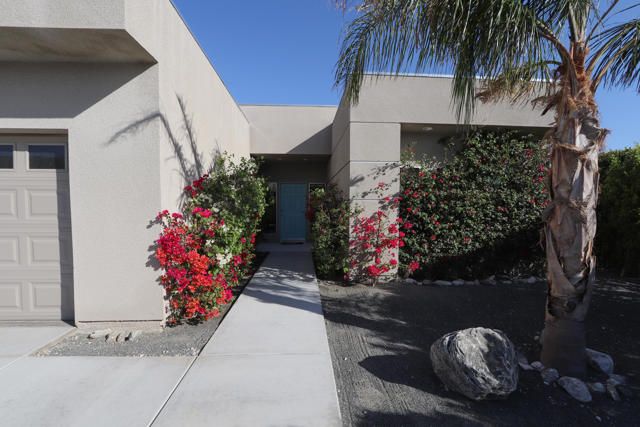 64977 Barnes Court, Desert Hot Springs CA: https://media.crmls.org/mediaz/c5074b00-ac81-4f17-be26-a007c7182836.jpg