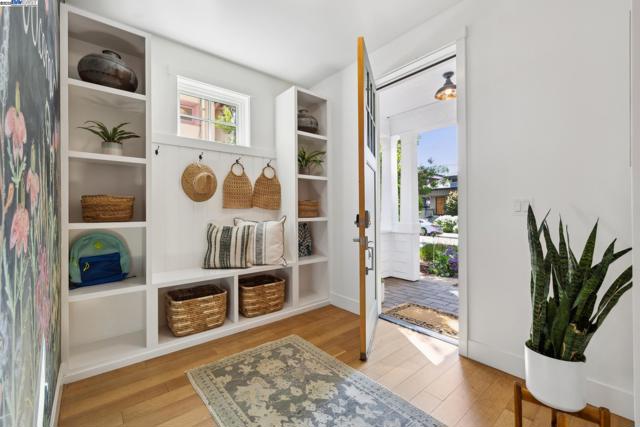 5472 KALES AVENUE, Oakland CA: https://media.crmls.org/mediaz/c507c758-3f7c-45ec-b4e1-a91cdec464f7.jpg