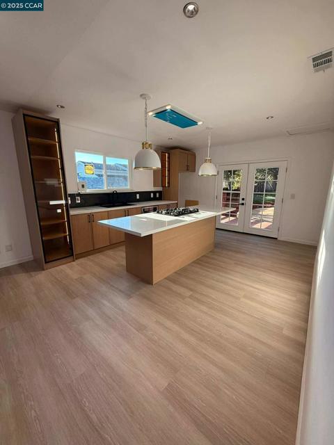 314 Washington St, Vallejo CA: https://media.crmls.org/mediaz/c507e84b-5e23-47b1-932f-1fc0a0e2f357.jpg